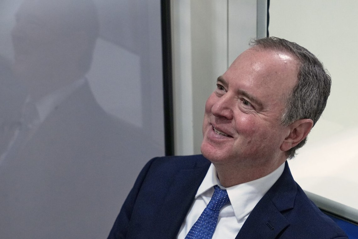 Senator Adam Schiff, demokrat från Kalifornien, syns i senatens tunnelbana på Capitol Hill, 30 juni 2025, i Washington. Foto: Mariam Zuhaib/AP Photo Senator Adam Schiff, demokrat från Kalifornien, syns i senatens tunnelbana på Capitol Hill, 30 juni 2025, i Washington. Foto: Mariam Zuhaib/AP Photo