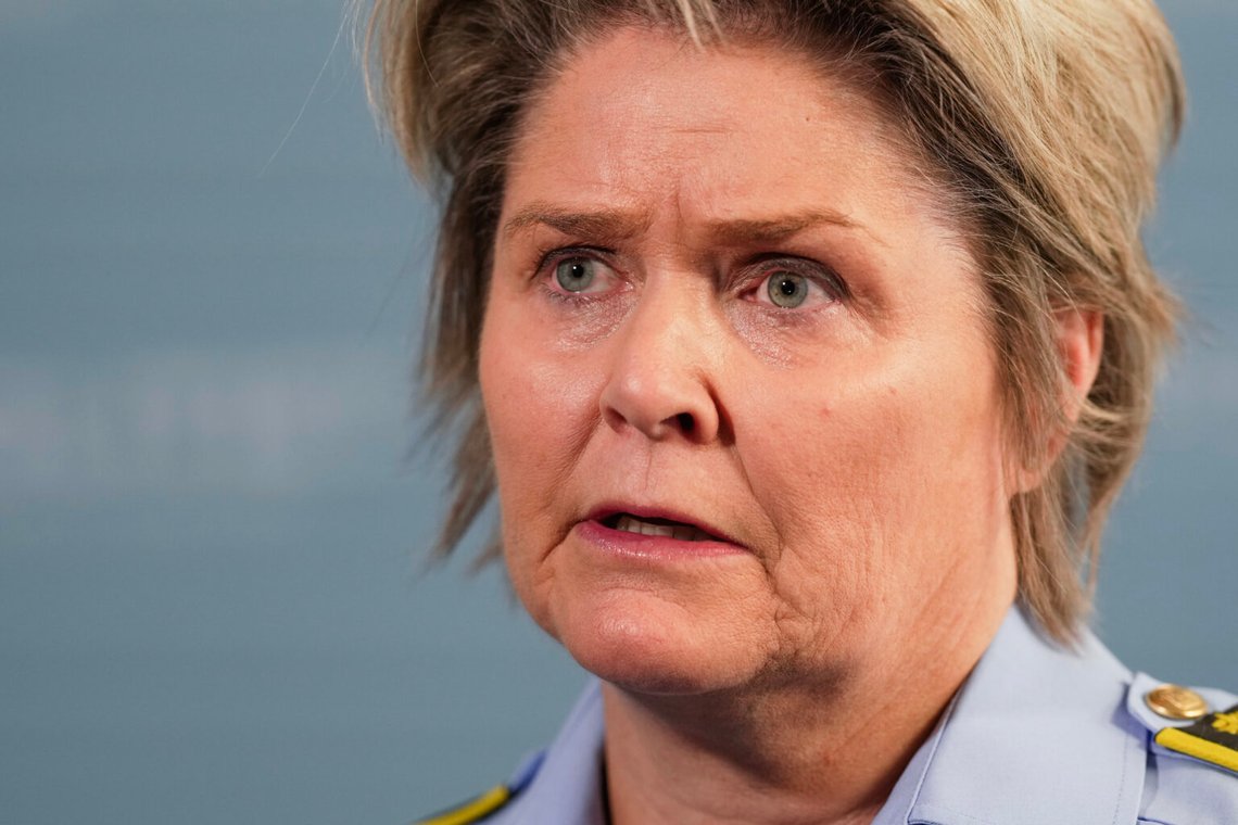 Oslo 20250824. Polisinspektör Grete Lien Metlid under en presskonferens på polisstationen i Grønland. En person hittades död på Kampen i Oslo på söndagskvällen. Polisen beskriver dödsfallet som misstänkt och har gripit en person. Foto: Terje Bendiksby / NTB Oslo 20250824. Polisinspektör Grete Lien Metlid under en presskonferens på polisstationen i Grønland. En person hittades död på Kampen i Oslo på söndagskvällen. Polisen beskriver dödsfallet som misstänkt och har gripit en person. Foto: Terje Bendiksby / NTB
