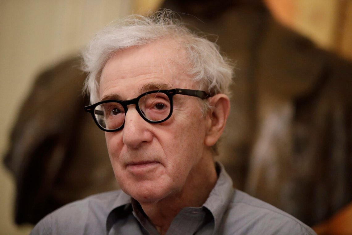 Ukraina kritiserar Woody Allen efter att han talat på en filmfestival i Moskva i helgen. Foto: Luca Bruno / AP / NTB Ukraina kritiserar Woody Allen efter att han talat på en filmfestival i Moskva i helgen. Foto: Luca Bruno / AP / NTB