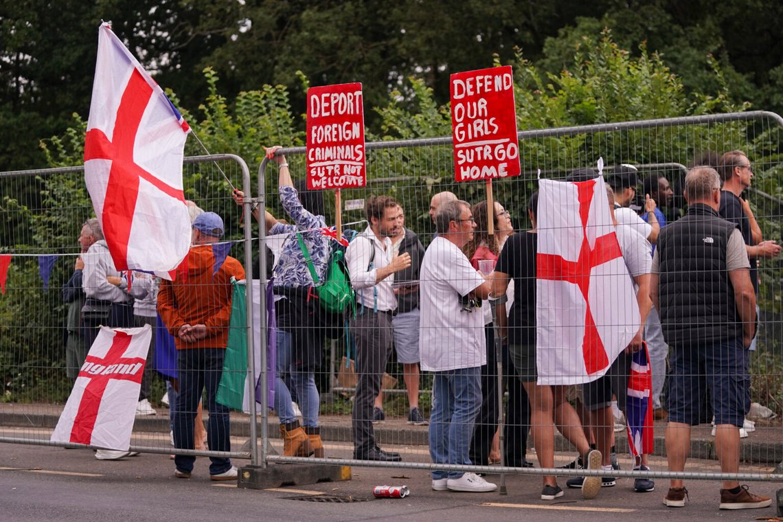 Invånarna i Epping fick som de ville, och Bell Hotel kommer inte längre att vara ett migranthotell. Nu följer andra Labour-styrda kommuner efter. Foto: Alberto Pezzali/ AP/ NTB Invånarna i Epping fick som de ville, och Bell Hotel kommer inte längre att vara ett migranthotell. Nu följer andra Labour-styrda kommuner efter. Foto: Alberto Pezzali/ AP/ NTB