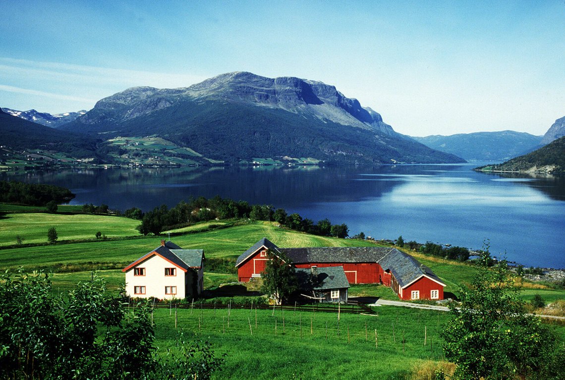 1984: Bondgård i Vang i Valdres. NTB arkivfoto: Erik Thorberg / SCANPIX 1984: Bondgård i Vang i Valdres. NTB arkivfoto: Erik Thorberg / SCANPIX