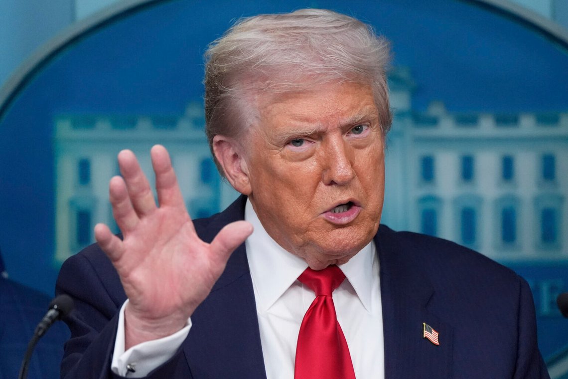 President Donald Trump kommer att stoppa användningen av poströstning och elektroniska röstningsmaskiner i USA. Foto: Alex Brandon / AP / NTB President Donald Trump kommer att stoppa användningen av poströstning och elektroniska röstningsmaskiner i USA. Foto: Alex Brandon / AP / NTB