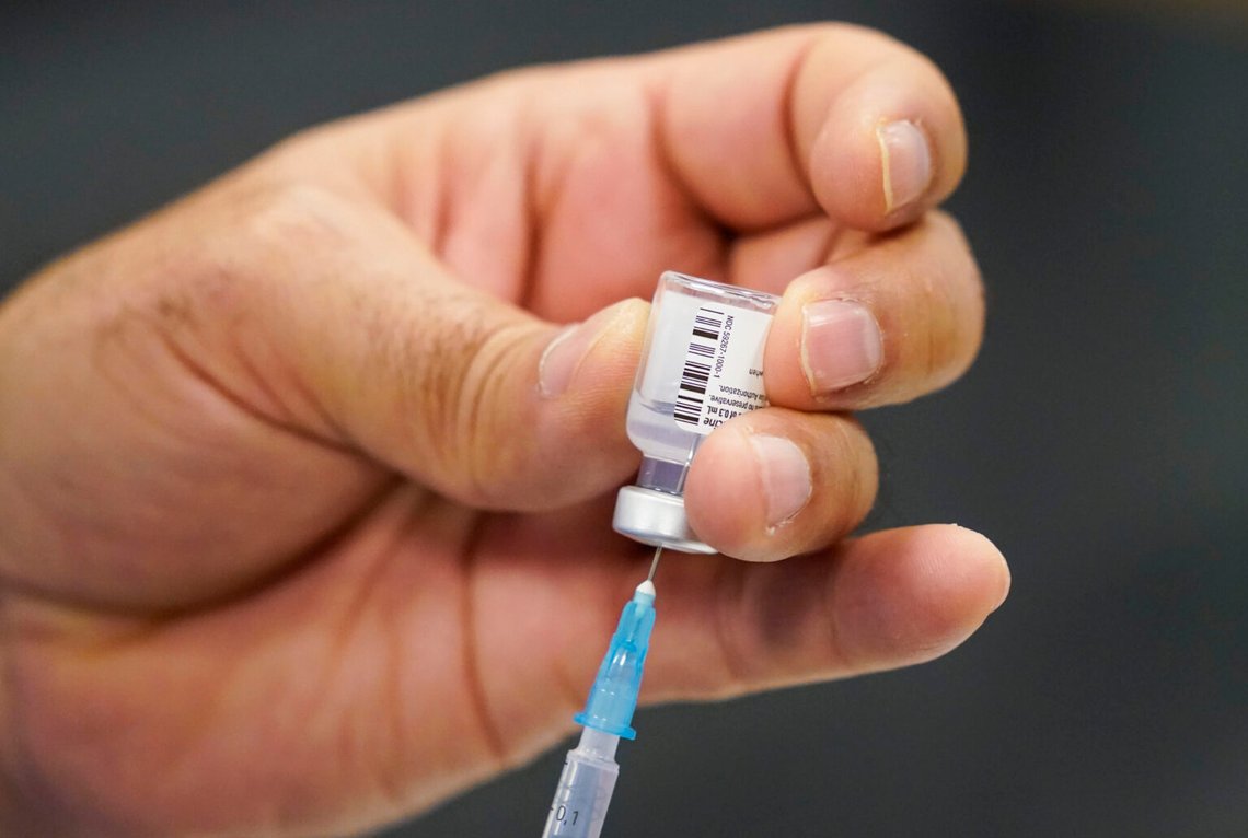 En dos av coronavaccinet från Pfizer-BioNTech. Coronavaccin. Covid 19. Pfizer. Foto: Lise Åserud / NTB En dos av coronavaccinet från Pfizer-BioNTech. Coronavaccin. Covid 19. Pfizer. Foto: Lise Åserud / NTB