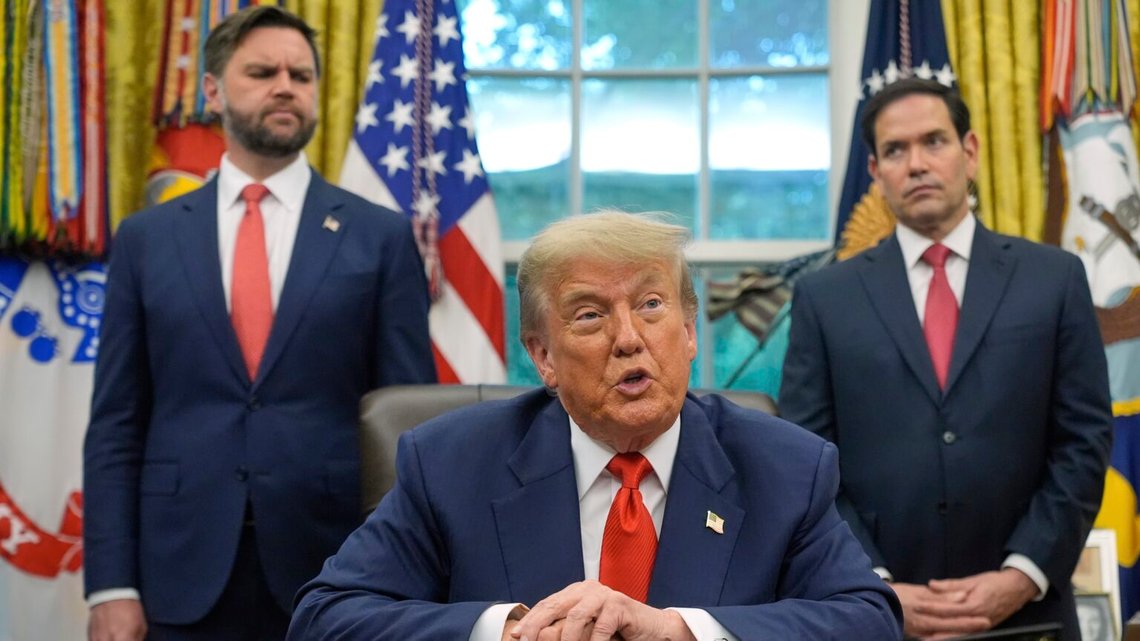 USA:s president Donald Trump, vicepresident J.D. Vance och utrikesminister Marco Rubio i Ovala rummet i Vita huset den 27 juni 2025. Foto: Manuel Balce Ceneta / AP / NTB. USA:s president Donald Trump, vicepresident J.D. Vance och utrikesminister Marco Rubio i Ovala rummet i Vita huset den 27 juni 2025. Foto: Manuel Balce Ceneta / AP / NTB.