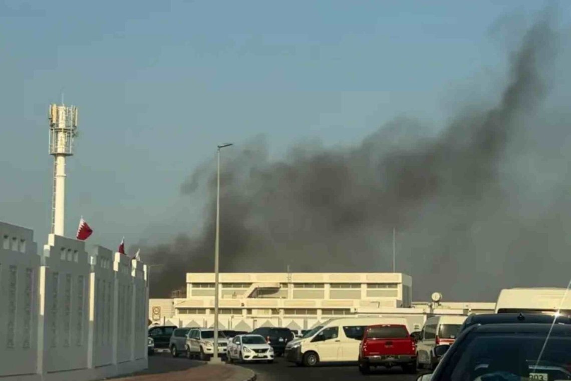 Den israeliska attacken riktade sig mot ett litet flerfamiljshus som, enligt Reuters, har bevakats av den qatariska emirens garde dygnet runt sedan Gazakrigets början. Foto: Ögonvittne via X Den israeliska attacken riktade sig mot ett litet flerfamiljshus som, enligt Reuters, har bevakats av den qatariska emirens garde dygnet runt sedan Gazakrigets början. Foto: Ögonvittne via X