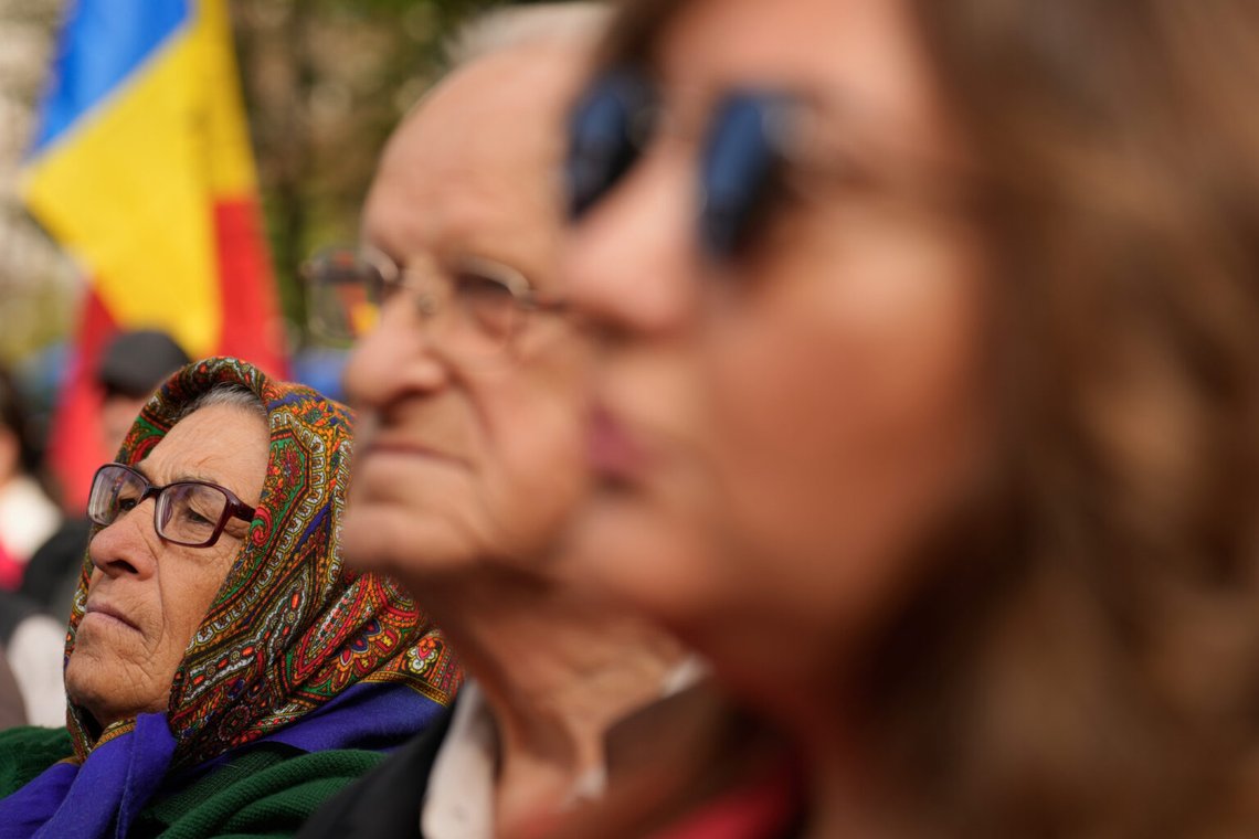 Människor deltar i en protest från det Rysslandsvänliga patriotiska valblocket i Chisinau, Moldavien, måndagen den 29 september 2025, efter parlamentsvalet. Foto: Vadim Ghirda/AP Photo Människor deltar i en protest från det Rysslandsvänliga patriotiska valblocket i Chisinau, Moldavien, måndagen den 29 september 2025, efter parlamentsvalet. Foto: Vadim Ghirda/AP Photo