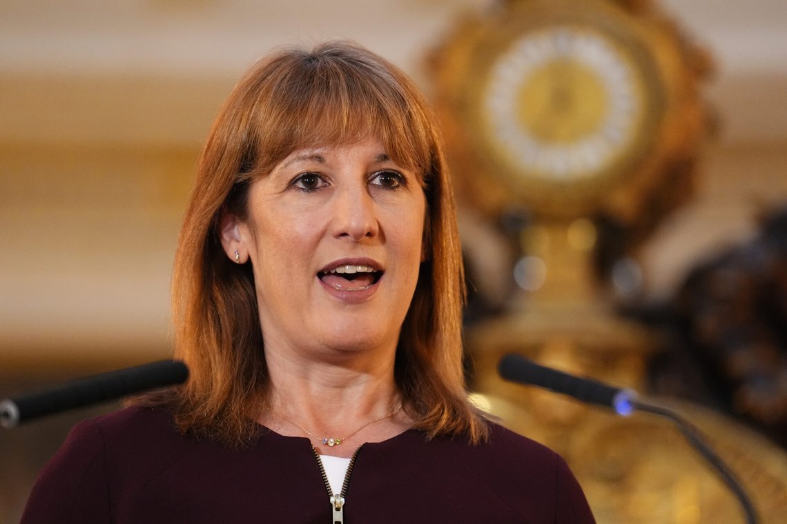 Den brittiska finansministern Rachel Reeves plundrar det brittiska folket genom ständiga höjningar av skatter och avgifter. Foto: Jordan Pettitt/PA via AP/NTB Den brittiska finansministern Rachel Reeves plundrar det brittiska folket genom ständiga höjningar av skatter och avgifter. Foto: Jordan Pettitt/PA via AP/NTB