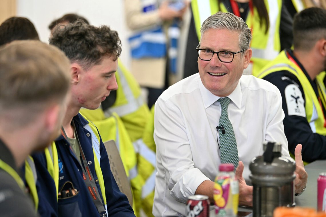 Keir Starmer talar med arbetare under ett besök på BAE Systems Scotstoun i Glasgow, Skottland, torsdagen den 4 september 2025. Foto: Andy Buchanan/Pool Foto via AP/NTB Keir Starmer talar med arbetare under ett besök på BAE Systems Scotstoun i Glasgow, Skottland, torsdagen den 4 september 2025. Foto: Andy Buchanan/Pool Foto via AP/NTB