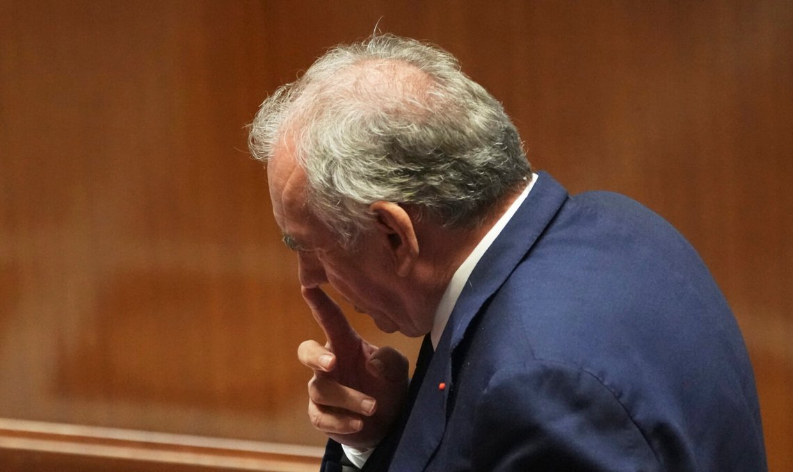 Frankrikes premiärminister Francois Bayrou reagerar efter sitt tal i nationalförsamlingen, inför en förtroendeomröstning i parlamentet som kan få honom att falla, i Paris, Frankrike, måndagen den 8 september 2025. Foto: Christophe Ena/AP Photo Frankrikes premiärminister Francois Bayrou reagerar efter sitt tal i nationalförsamlingen, inför en förtroendeomröstning i parlamentet som kan få honom att falla, i Paris, Frankrike, måndagen den 8 september 2025. Foto: Christophe Ena/AP Photo