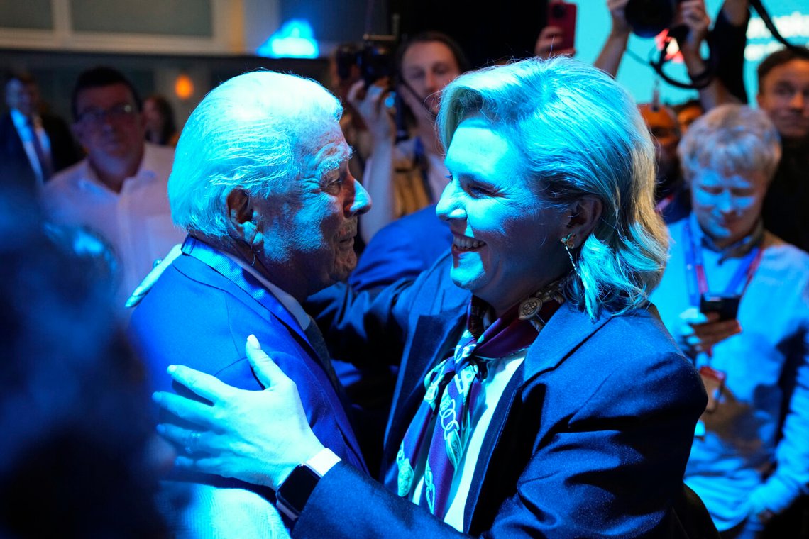 Sylvi Listhaug och Carl I. Hagen under Fremskrittspartiets valvaka på Hotel Bristol i Oslo under riksdagsvalet den 8 september 2025. Foto: Cornelius Poppe / NTB. Sylvi Listhaug och Carl I. Hagen under Fremskrittspartiets valvaka på Hotel Bristol i Oslo under riksdagsvalet den 8 september 2025. Foto: Cornelius Poppe / NTB.