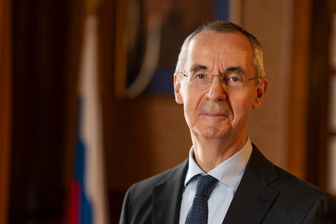 Rysslands ambassadör i Danmark Vladimir Barbin, under en intervju med Ritzau på den ryska ambassaden i Köpenhamn, Danmark, onsdagen den 5 maj 2022. Rysslands ambassadör i Danmark Vladimir Barbin, under en intervju med Ritzau på den ryska ambassaden i Köpenhamn, Danmark, onsdagen den 5 maj 2022.