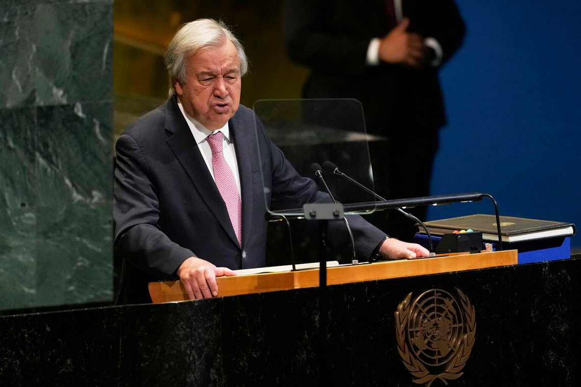 FN:s generalsekreterare António Guterres måste skära ner i budgeten efter att USA undanhållit medel från organisationen. Foto: Seth Wenig / AP / NTB FN:s generalsekreterare António Guterres måste skära ner i budgeten efter att USA undanhållit medel från organisationen. Foto: Seth Wenig / AP / NTB