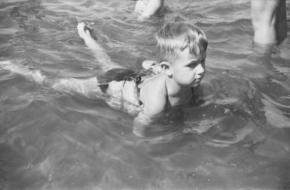 Jag lärde mig tidigt (1957) att norska havstemperaturer är som lägst, alla vet att 18 är fryspunkten för övre lår och mage. Det är varmast längst ner (som visas). Foto: Sigrid Tholander. Jag lärde mig tidigt (1957) att norska havstemperaturer är som lägst, alla vet att 18 är fryspunkten för övre lår och mage. Det är varmast längst ner (som visas). Foto: Sigrid Tholander.