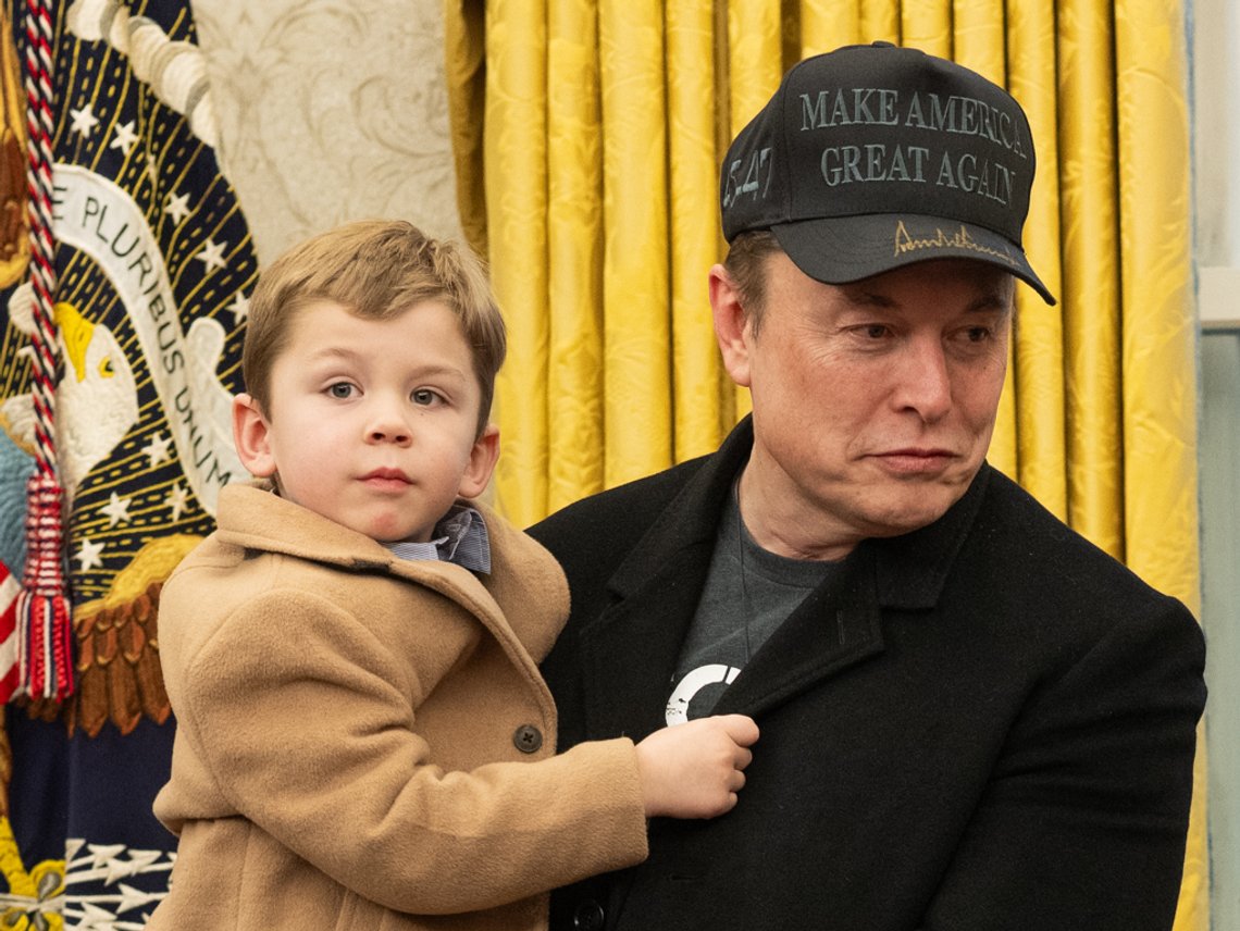 Elon Musk uppmanar till bojkott av Netflix "av hänsyn till barns hälsa". Här med sin son i famnen. Foto: Vita huset Elon Musk uppmanar till bojkott av Netflix "av hänsyn till barns hälsa". Här med sin son i famnen. Foto: Vita huset