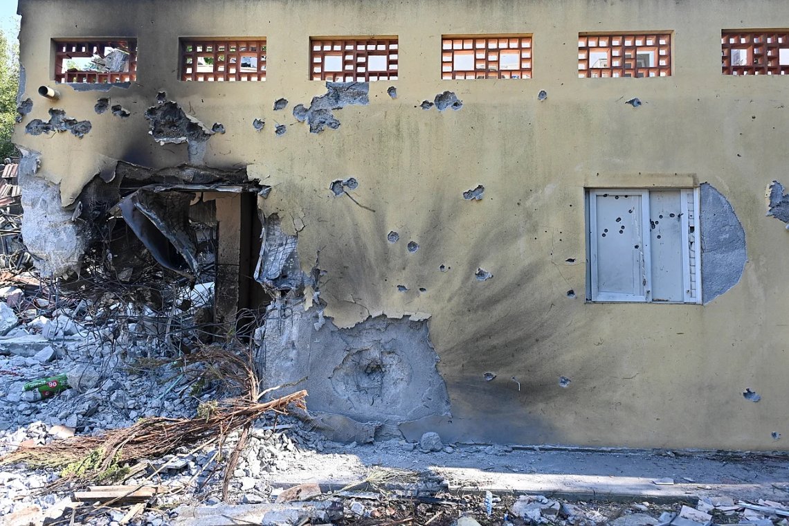 Skadad byggnad i Kibbutz Be'eri efter Hamas massaker den 7 oktober 2023, den blodigaste i Israels historia. Foto: Government Press Office of Israel / Wikimedia Skadad byggnad i Kibbutz Be'eri efter Hamas massaker den 7 oktober 2023, den blodigaste i Israels historia. Foto: Government Press Office of Israel / Wikimedia