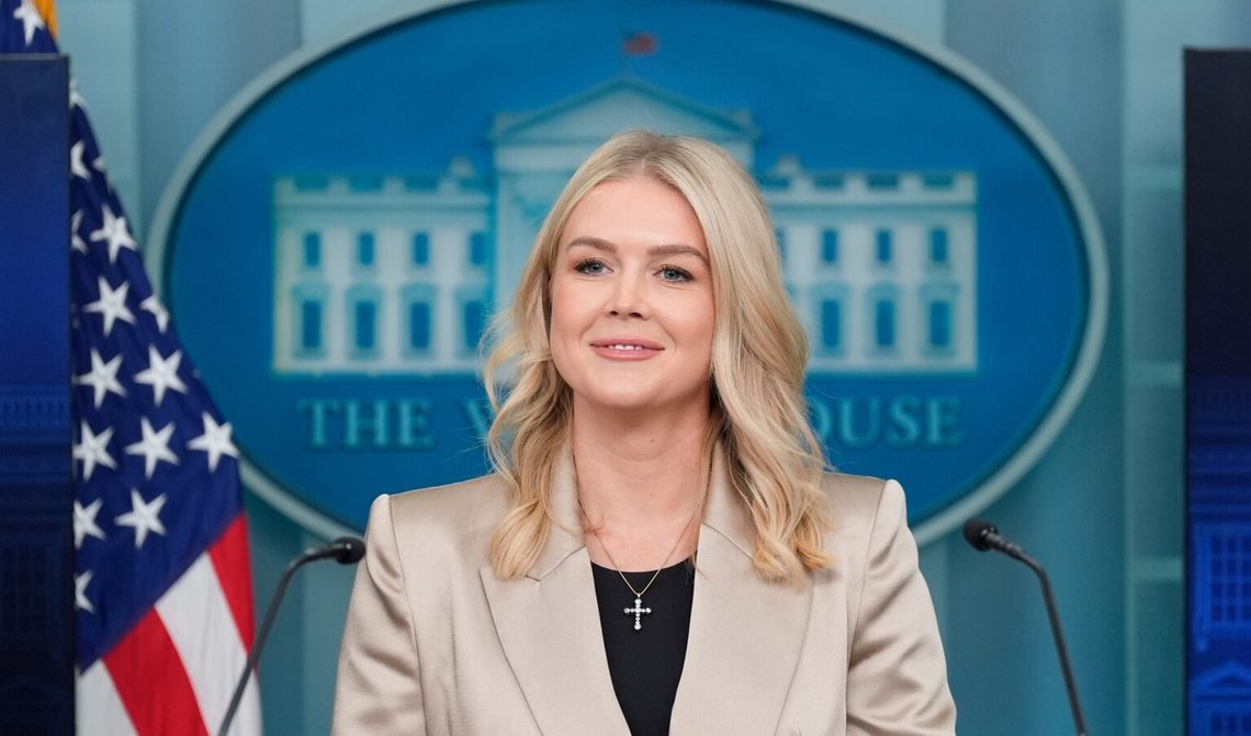 Trumps pressekreterare Karoline Leavitt under en presskonferens i Vita huset den 3 oktober 2025. Foto: Alex Brandon / AP / NTB. Trumps pressekreterare Karoline Leavitt under en presskonferens i Vita huset den 3 oktober 2025. Foto: Alex Brandon / AP / NTB.