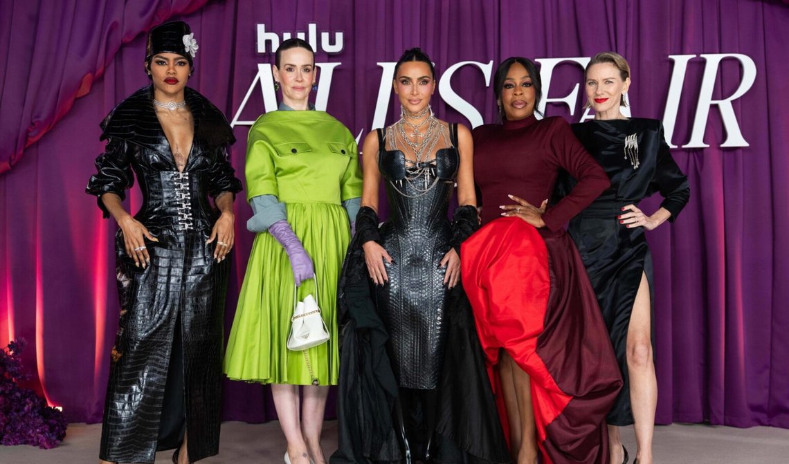 Teyana Taylor, Sarah Paulson, Kim Kardashian, Niecy Nash och Naomi Watts poserar för fotografer vid ankomsten till premiären av TV-serien "All's Fair" i London den 22 oktober 2025. Foto: Scott A. Garfitt / Invision via AP / NTB. Teyana Taylor, Sarah Paulson, Kim Kardashian, Niecy Nash och Naomi Watts poserar för fotografer vid ankomsten till premiären av TV-serien "All's Fair" i London den 22 oktober 2025. Foto: Scott A. Garfitt / Invision via AP / NTB.