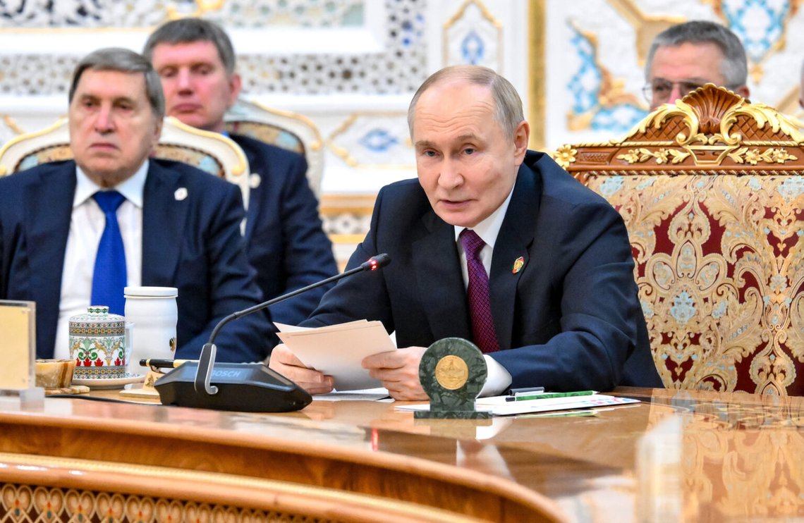 Rysslands president Vladimir Putin, framifrån, talar under toppmötet mellan Ryssland och Centralasien i Dusjanbe, Tadzjikistan, torsdagen den 9 oktober 2025. Foto: Grigory Sysoyev/ Sputnik/ Kremlin Pool Foto via AP Rysslands president Vladimir Putin, framifrån, talar under toppmötet mellan Ryssland och Centralasien i Dusjanbe, Tadzjikistan, torsdagen den 9 oktober 2025. Foto: Grigory Sysoyev/ Sputnik/ Kremlin Pool Foto via AP