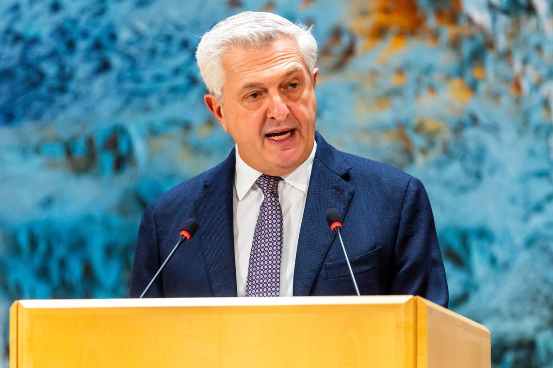 FN:s flyktingkommissarie Filippo Grandi säger att nedskärningar inom UNHCR har lett till att nästan 5 000 arbetstillfällen har försvunnit inom organisationen hittills i år. Foto: Salvatore Di Nolfi / Keystone / AP / NTB. FN:s flyktingkommissarie Filippo Grandi säger att nedskärningar inom UNHCR har lett till att nästan 5 000 arbetstillfällen har försvunnit inom organisationen hittills i år. Foto: Salvatore Di Nolfi / Keystone / AP / NTB.
