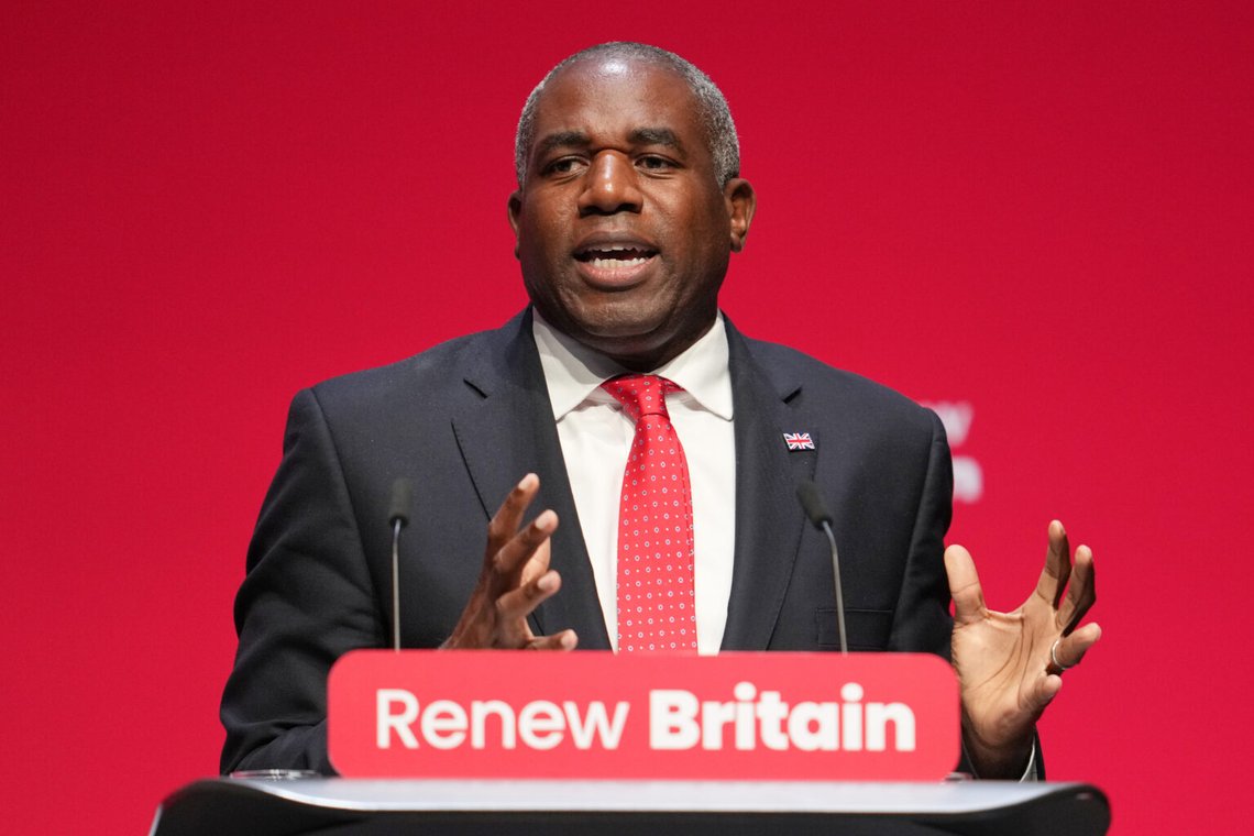 David Lammy under sitt tal till Labours nationella konferens i Liverpool, måndagen den 29 september. Foto: Jon Super/AP/NTB David Lammy under sitt tal till Labours nationella konferens i Liverpool, måndagen den 29 september. Foto: Jon Super/AP/NTB