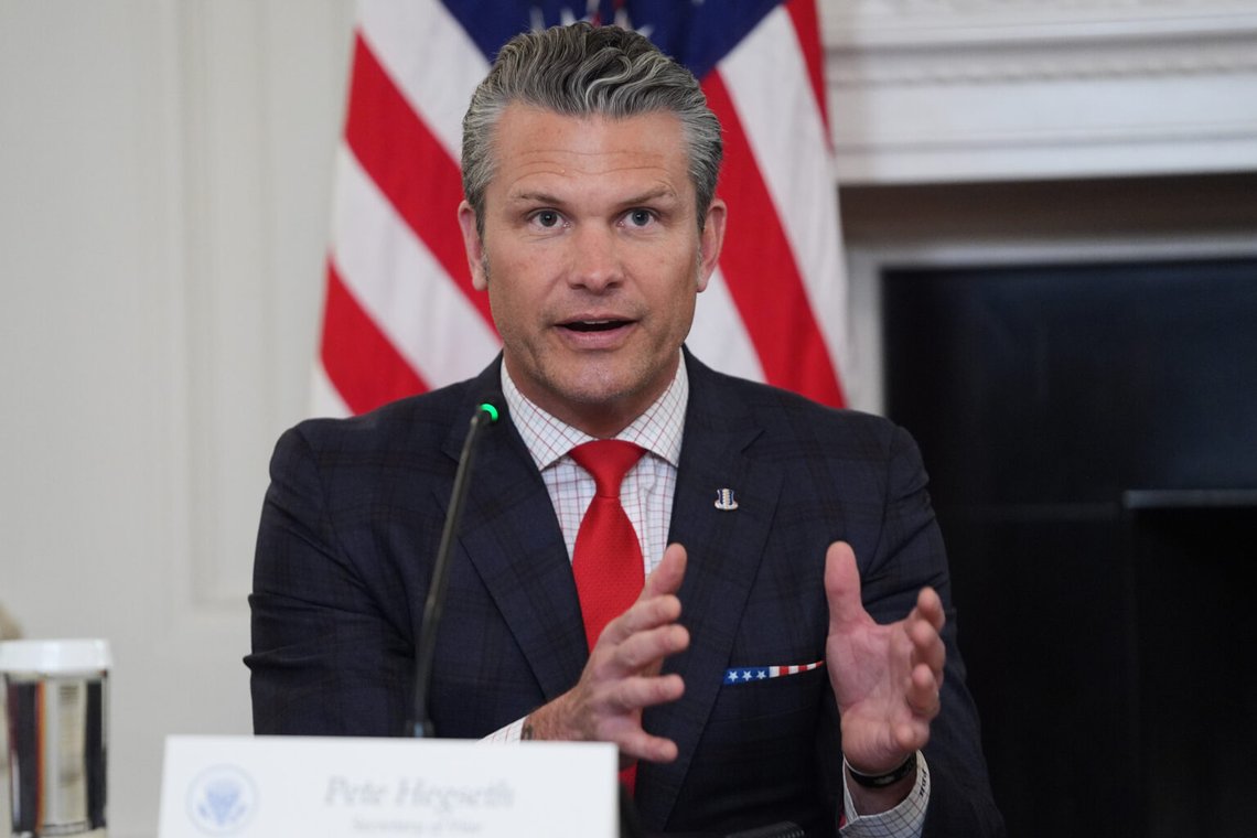 USA:s försvarsminister Pete Hegseth har nyligen rapporterat om ett antal amerikanska flyganfall mot båtar i Karibien. Foto: Evan Vucci / AP / NTB USA:s försvarsminister Pete Hegseth har nyligen rapporterat om ett antal amerikanska flyganfall mot båtar i Karibien. Foto: Evan Vucci / AP / NTB
