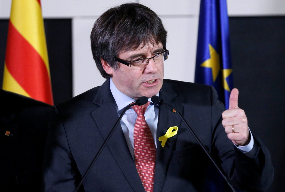 Carles Puigdemont, Kataloniens avsatte president, anländer för att tala efter att ha sett resultatet av Kataloniens regionalval i Bryssel, Belgien, den 21 december 2017. Foto: REUTERS/ Francois Lenoir Carles Puigdemont, Kataloniens avsatte president, anländer för att tala efter att ha sett resultatet av Kataloniens regionalval i Bryssel, Belgien, den 21 december 2017. Foto: REUTERS/ Francois Lenoir