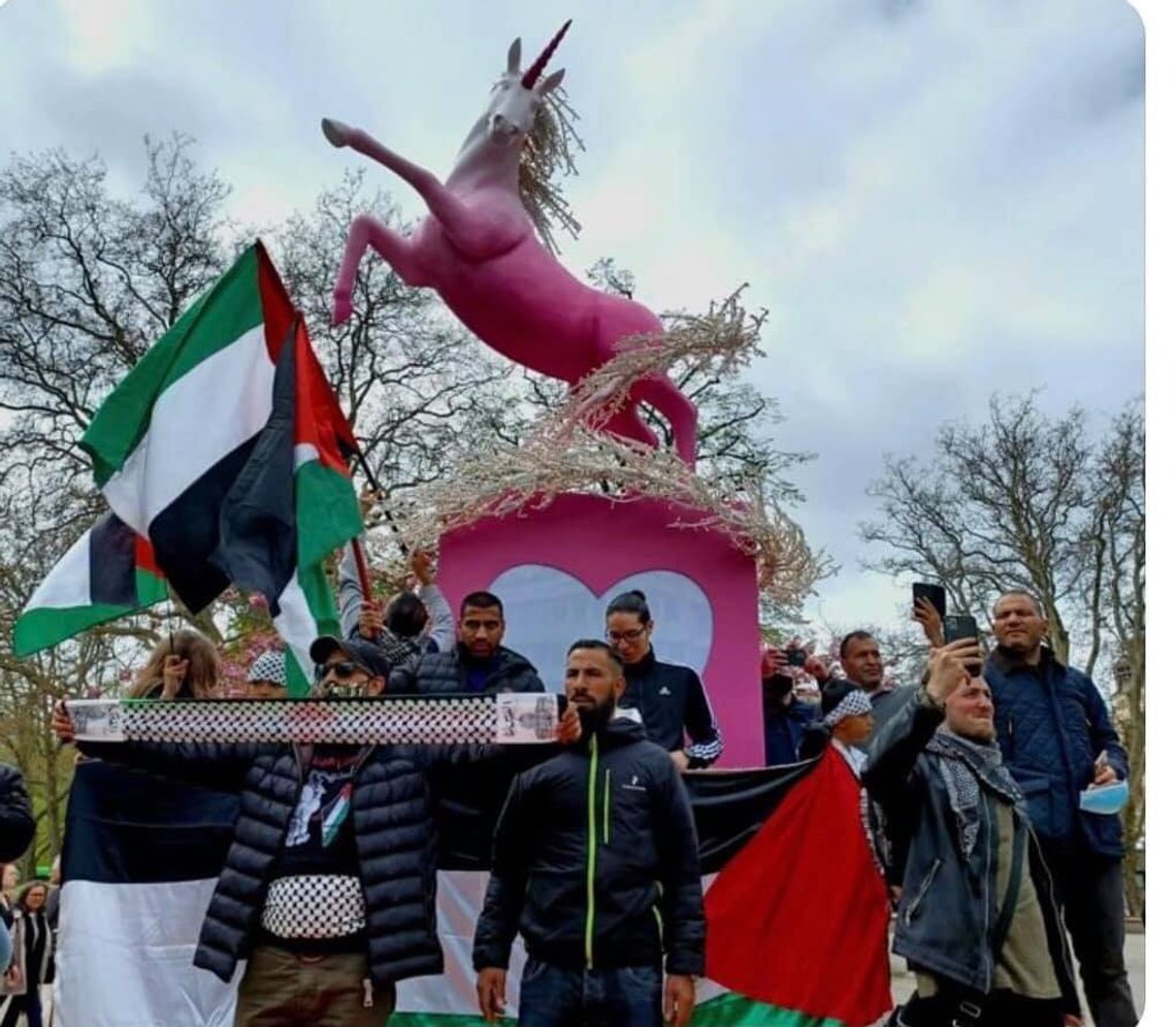 Malmö stad tar emot 6,8 miljarder per år i utjämningsbidrag. År 2021 valde stadens politiker att lägga 900.000 av dessa kronor på en rosa enhörning. Foto: Skärmdump Facebook. Malmö stad tar emot 6,8 miljarder per år i utjämningsbidrag. År 2021 valde stadens politiker att lägga 900.000 av dessa kronor på en rosa enhörning. Foto: Skärmdump Facebook.