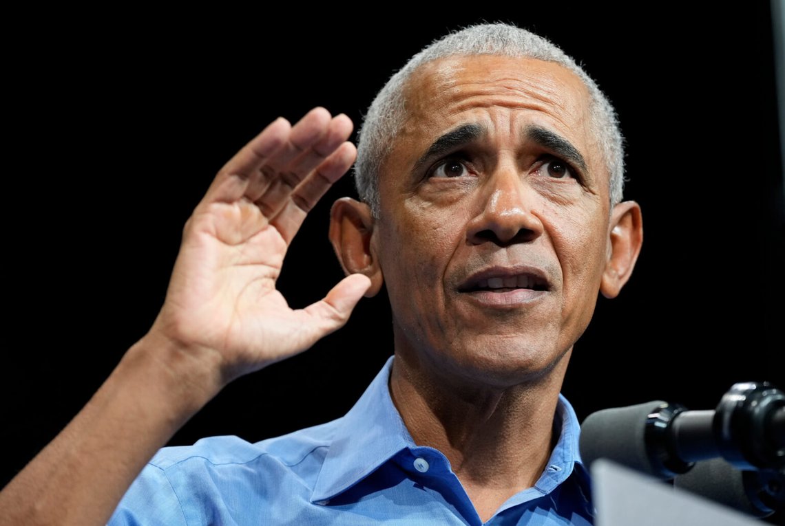 Förre presidenten Barack Obama gestikulerar under ett möte för den demokratiska guvernörskandidaten Abigail Spanberger i Virginia lördagen den 1 november 2025 i Norfolk, Virginia. Foto: Steve Helber/AP Photo Förre presidenten Barack Obama gestikulerar under ett möte för den demokratiska guvernörskandidaten Abigail Spanberger i Virginia lördagen den 1 november 2025 i Norfolk, Virginia. Foto: Steve Helber/AP Photo