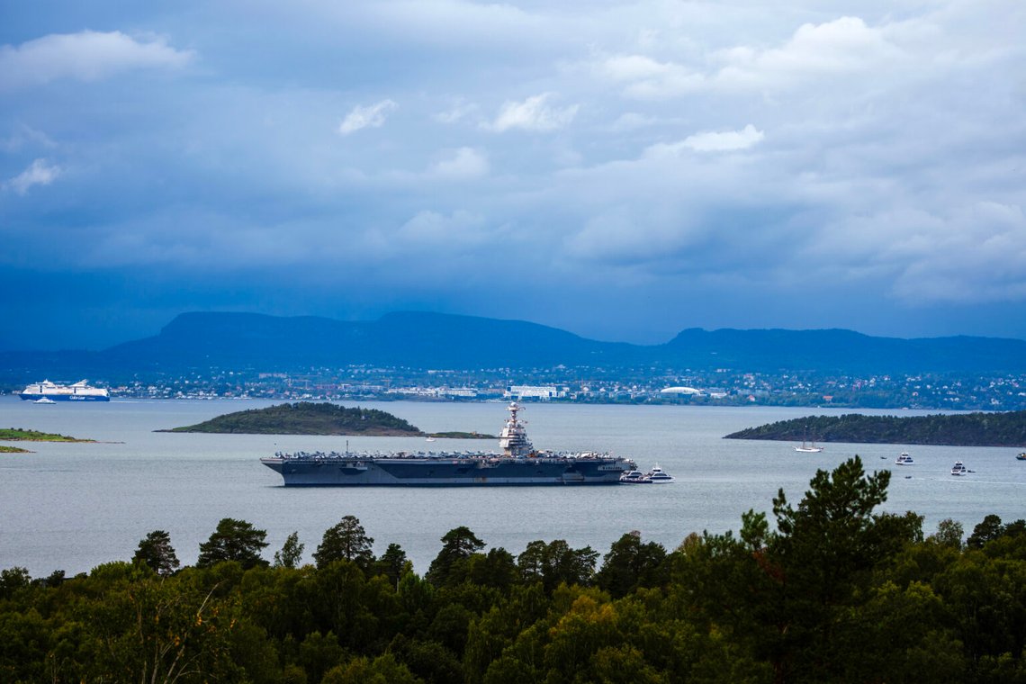 Världens största hangarfartyg, USS Gerald R. Ford, ankrade i Oslofjorden i september. Nu är fartyget på väg till Karibien. Foto: Cornelius Poppe / NTB Världens största hangarfartyg, USS Gerald R. Ford, ankrade i Oslofjorden i september. Nu är fartyget på väg till Karibien. Foto: Cornelius Poppe / NTB