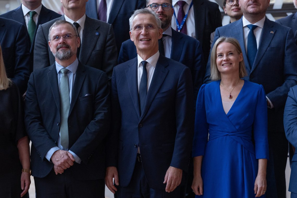 Norges finansminister Jens Stoltenberg, i mitten, Dadi Már Kristofersson, Islands finans- och ekonomiminister, till vänster, och Finlands finansminister Riikka Purra, till höger, poserar med EU:s och Efta-ländernas finansministrar under ett gruppfoto av EU:s finansministrar och Efta-länderna i Europeiska rådets byggnad i Bryssel, torsdagen den 13 november 2025. Foto: Omar Havana/AP Photo Norges finansminister Jens Stoltenberg, i mitten, Dadi Már Kristofersson, Islands finans- och ekonomiminister, till vänster, och Finlands finansminister Riikka Purra, till höger, poserar med EU:s och Efta-ländernas finansministrar under ett gruppfoto av EU:s finansministrar och Efta-länderna i Europeiska rådets byggnad i Bryssel, torsdagen den 13 november 2025. Foto: Omar Havana/AP Photo