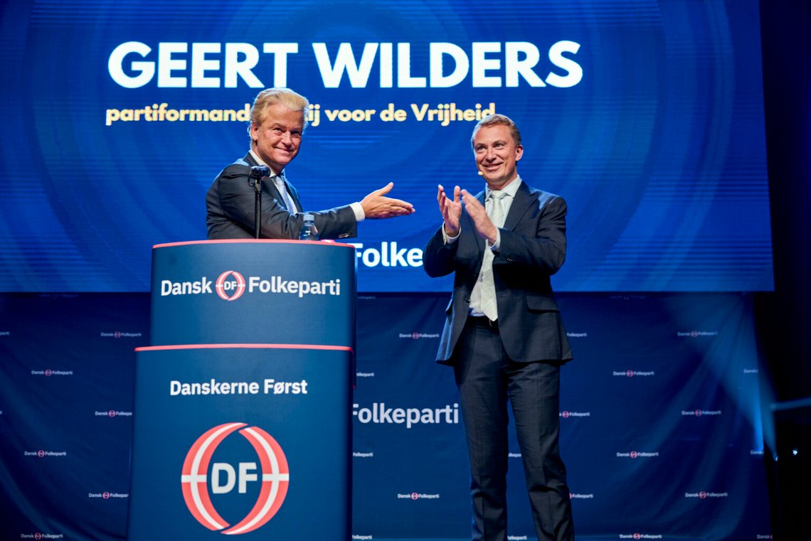 Morten Messerschmidt, ledare för Dansk Folkeparti (höger) välkomnar den holländska politikern Geert Wilders vid Dansk Folkepartis årsmöte i Tinghallen i Viborg, 27 september 2025. Dansk Folkepartis 30-årsjubileum firas under årsmötet. Morten Messerschmidt, ledare för Dansk Folkeparti (höger) välkomnar den holländska politikern Geert Wilders vid Dansk Folkepartis årsmöte i Tinghallen i Viborg, 27 september 2025. Dansk Folkepartis 30-årsjubileum firas under årsmötet.