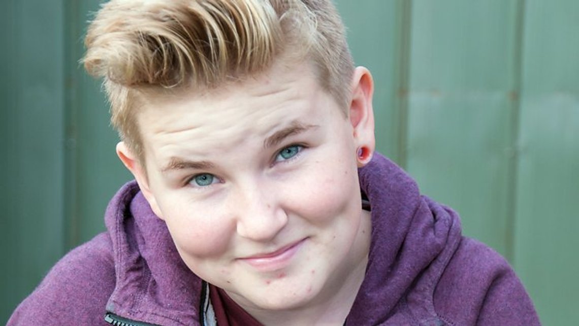 I am Leo är en dokumentär på CBBC om Leo, en flicka som föddes med namnet Lily men som identifierade sig som pojke vid 5 års ålder och bytte namn när hon var 11. Foto: Skärmdump I am Leo/ CBBC I am Leo är en dokumentär på CBBC om Leo, en flicka som föddes med namnet Lily men som identifierade sig som pojke vid 5 års ålder och bytte namn när hon var 11. Foto: Skärmdump I am Leo/ CBBC