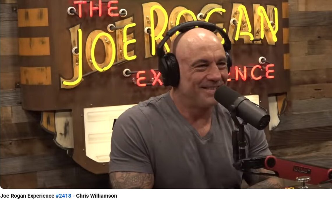 Skärmdump från Joe Rogan Experience på YouTube. Den här gången samtalar Rogan med Chris Williamson. Skärmdump från Joe Rogan Experience på YouTube. Den här gången samtalar Rogan med Chris Williamson.