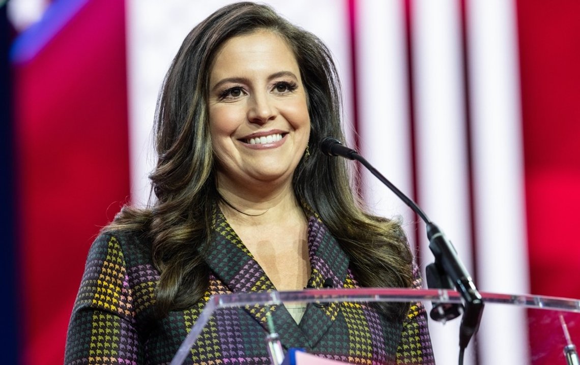 Kongressledamoten Elise Stefanik talar vid CPAC-konferensen i Washington, DC, vid Gaylord National Harbor Resort Convention den 4 mars 2023. Foto: Shutterstock. Kongressledamoten Elise Stefanik talar vid CPAC-konferensen i Washington, DC, vid Gaylord National Harbor Resort Convention den 4 mars 2023. Foto: Shutterstock.