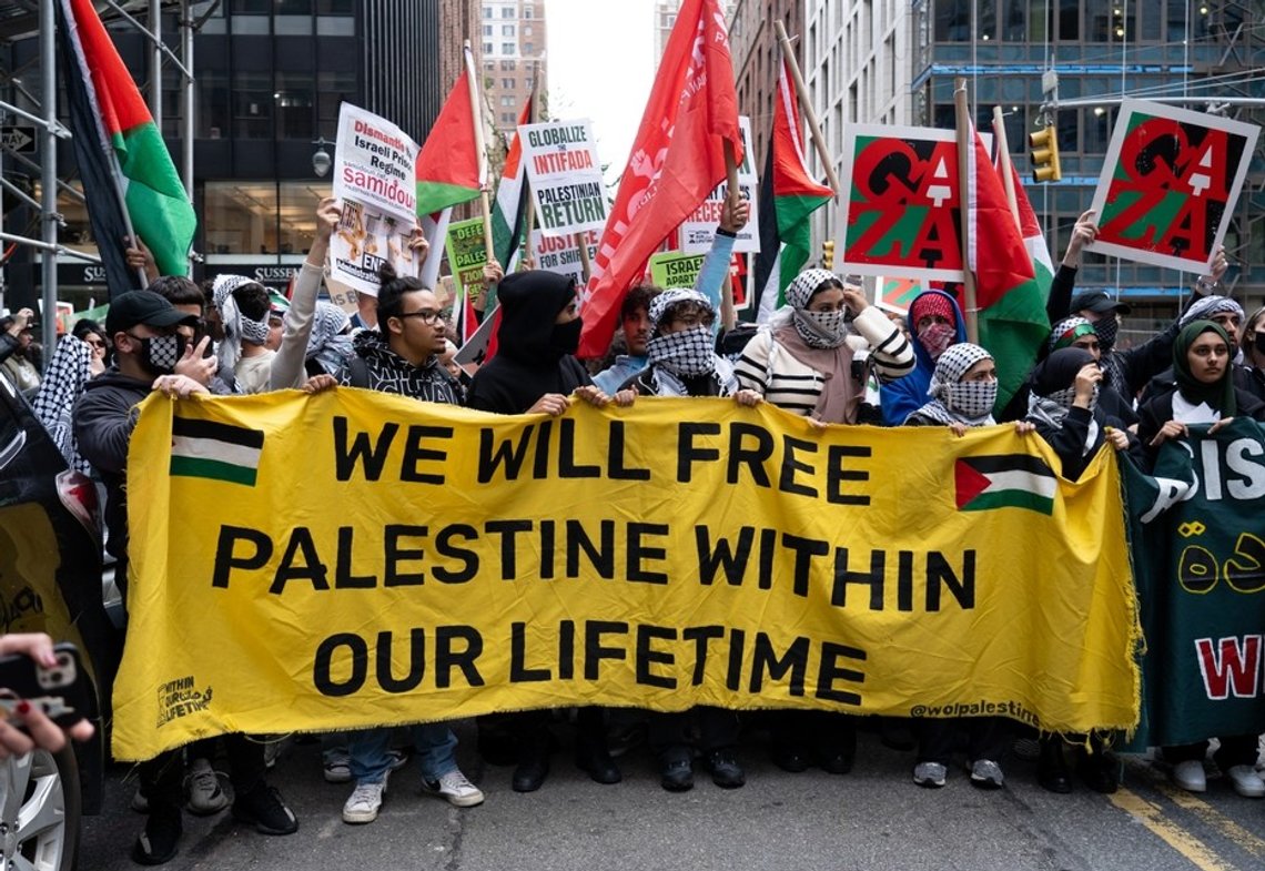 New York, NY, USA, 9 oktober 2023. Demonstranter samlades i New York City för att protestera mot den israelisk-palestinska konflikten. Foto: Shutterstock av Meir Chaimowitz. New York, NY, USA, 9 oktober 2023. Demonstranter samlades i New York City för att protestera mot den israelisk-palestinska konflikten. Foto: Shutterstock av Meir Chaimowitz.