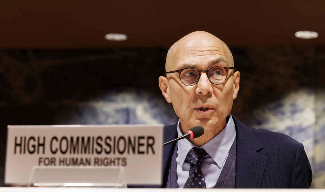 Volker Türk talar vid FN:s europeiska högkvarter i Genève den 8 mars 2024. Foto: Salvatore Di Nolfi / Keystone via AP / NTB. Volker Türk talar vid FN:s europeiska högkvarter i Genève den 8 mars 2024. Foto: Salvatore Di Nolfi / Keystone via AP / NTB.
