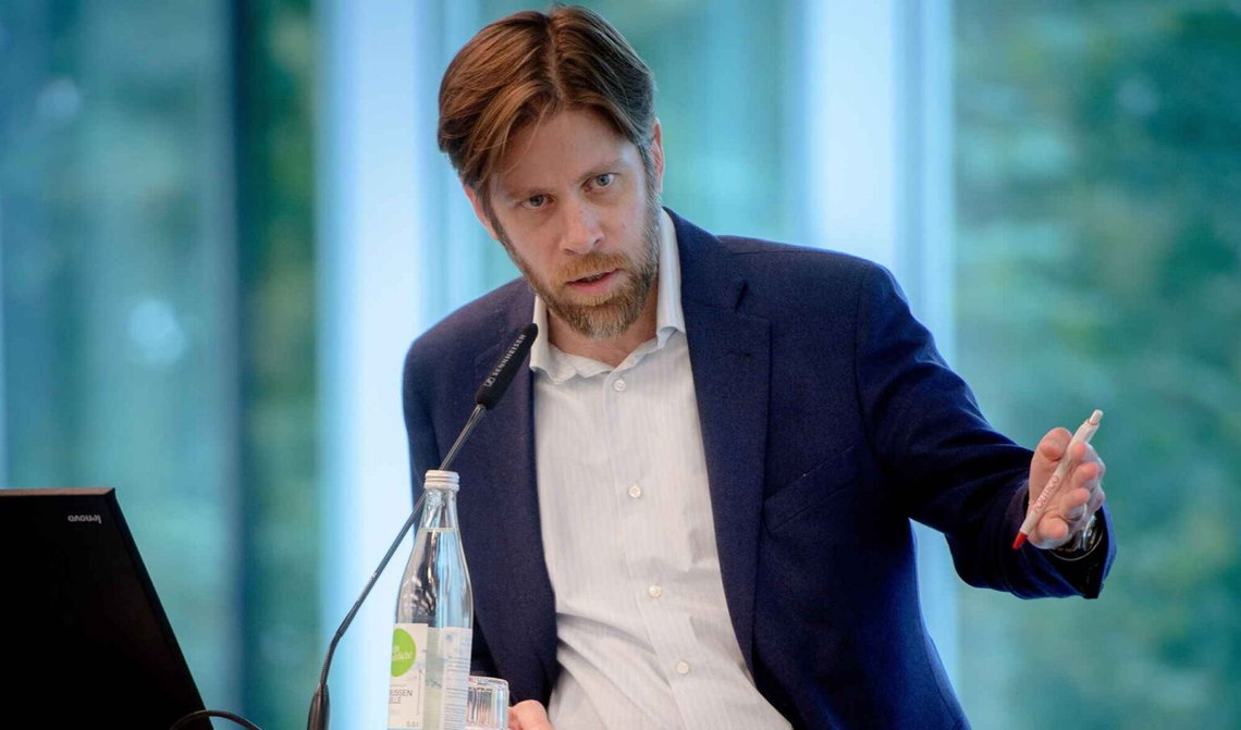 Matthew Karnitschnig. Foto: Heinrich-Böll-Stiftung / Wikimedia Commons (cc by-sa 2.0). Matthew Karnitschnig. Foto: Heinrich-Böll-Stiftung / Wikimedia Commons (cc by-sa 2.0).