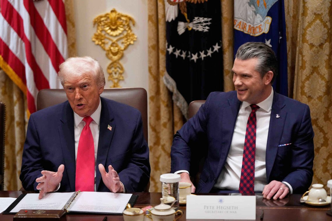 President Donald Trump och försvarsminister Pete Hegseth har hektiska dagar nu. Bilden är från ett kabinettmöte i Vita huset, tisdagen den 2 december. Foto: Julia Demaree Nikhinson/ AP/ NTB President Donald Trump och försvarsminister Pete Hegseth har hektiska dagar nu. Bilden är från ett kabinettmöte i Vita huset, tisdagen den 2 december. Foto: Julia Demaree Nikhinson/ AP/ NTB