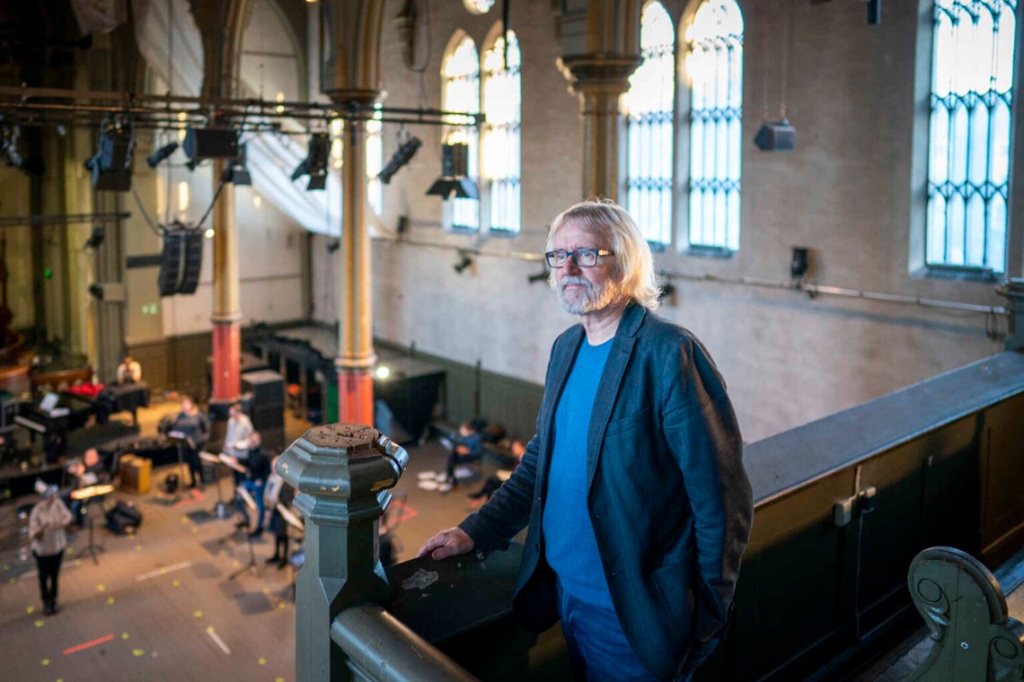 Oslo 20201201. Producenten och låtskrivaren Erik Hillestad har i åratal varit en stark förespråkare för kyrkokonserter och kritiserat kyrkostängningar på grund av den landsomfattande kyrkbänksregeln. Foto: Heiko Junge / NTB Oslo 20201201. Producenten och låtskrivaren Erik Hillestad har i åratal varit en stark förespråkare för kyrkokonserter och kritiserat kyrkostängningar på grund av den landsomfattande kyrkbänksregeln. Foto: Heiko Junge / NTB