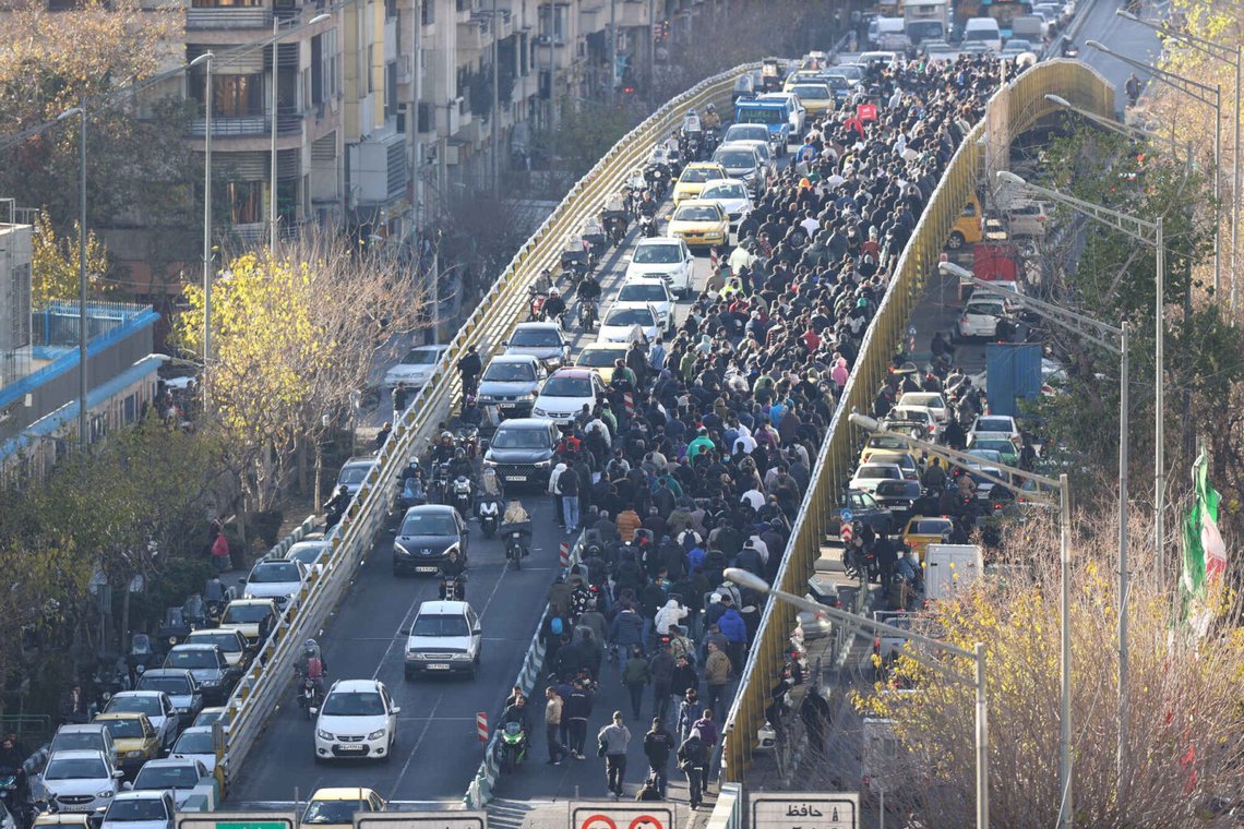 Demonstranter demonstrerade i Irans huvudstad Teheran på måndagen. Foto: Nyhetsbyrån Fars via AP/NTB Demonstranter demonstrerade i Irans huvudstad Teheran på måndagen. Foto: Nyhetsbyrån Fars via AP/NTB