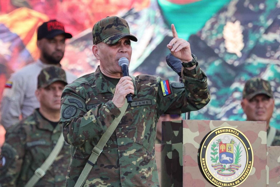 Venezuela kommer inte att skrämmas av president Donald Trumps hot, säger landets försvarsminister Vladimir Padrino López. Foto: AP / NTB Venezuela kommer inte att skrämmas av president Donald Trumps hot, säger landets försvarsminister Vladimir Padrino López. Foto: AP / NTB