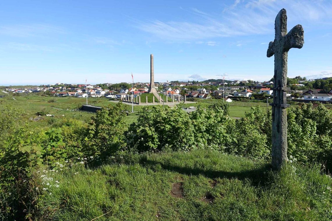 Det ca. tusenåriga kors på Krosshaugen söder om Haraldshaugen i Haugesund, Norge. Foto: Wolfmann / Wikimedia Commons (cc by-sa 4.0). Det ca. tusenåriga kors på Krosshaugen söder om Haraldshaugen i Haugesund, Norge. Foto: Wolfmann / Wikimedia Commons (cc by-sa 4.0).
