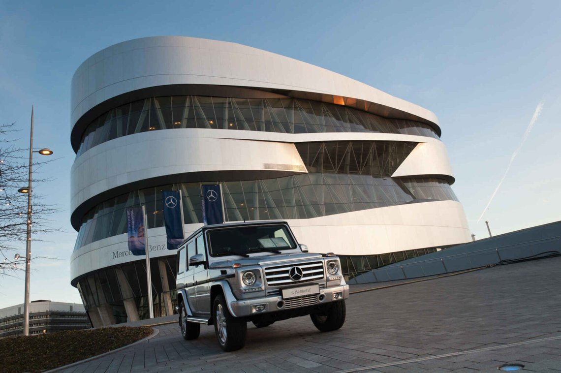 Mercedes Benz, den tyska industrins stolthet. Här parkerade framför bilmärkets eget museum i Stuttgart. Foto: Julian Herzog /CC BY 4.0/ Wikimedia Mercedes Benz, den tyska industrins stolthet. Här parkerade framför bilmärkets eget museum i Stuttgart. Foto: Julian Herzog /CC BY 4.0/ Wikimedia