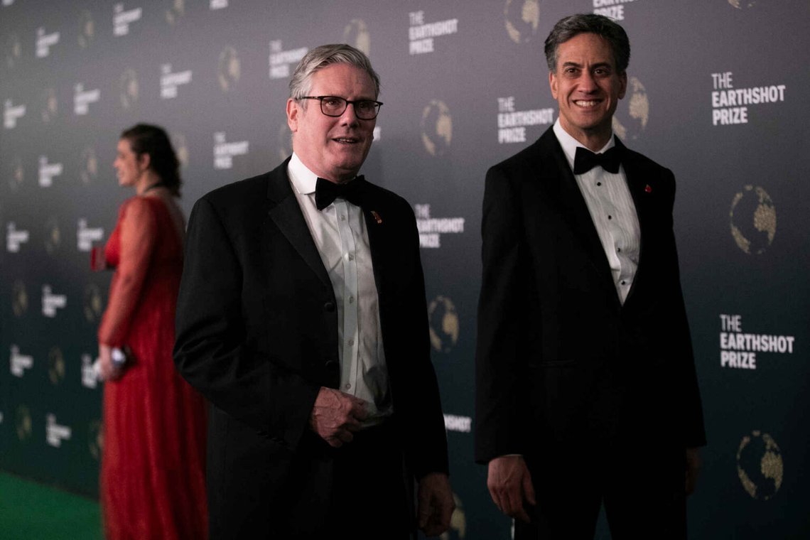 Keir Starmer och Netto Zero-minister Ed Miliband njuter av Earthshot-prisutdelningen i Rio de Janeiro i november 2025. Foto: Bruna Prado/AP/NTB Keir Starmer och Netto Zero-minister Ed Miliband njuter av Earthshot-prisutdelningen i Rio de Janeiro i november 2025. Foto: Bruna Prado/AP/NTB