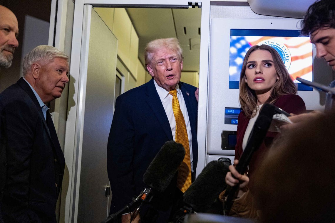 President Donald Trump pratar med reportrar under flygningen på Air Force One, söndagen den 4 januari 2026, när han återvänder till Joint Base Andrews, Md. Foto: Alex Brandon/ AP Photo President Donald Trump pratar med reportrar under flygningen på Air Force One, söndagen den 4 januari 2026, när han återvänder till Joint Base Andrews, Md. Foto: Alex Brandon/ AP Photo