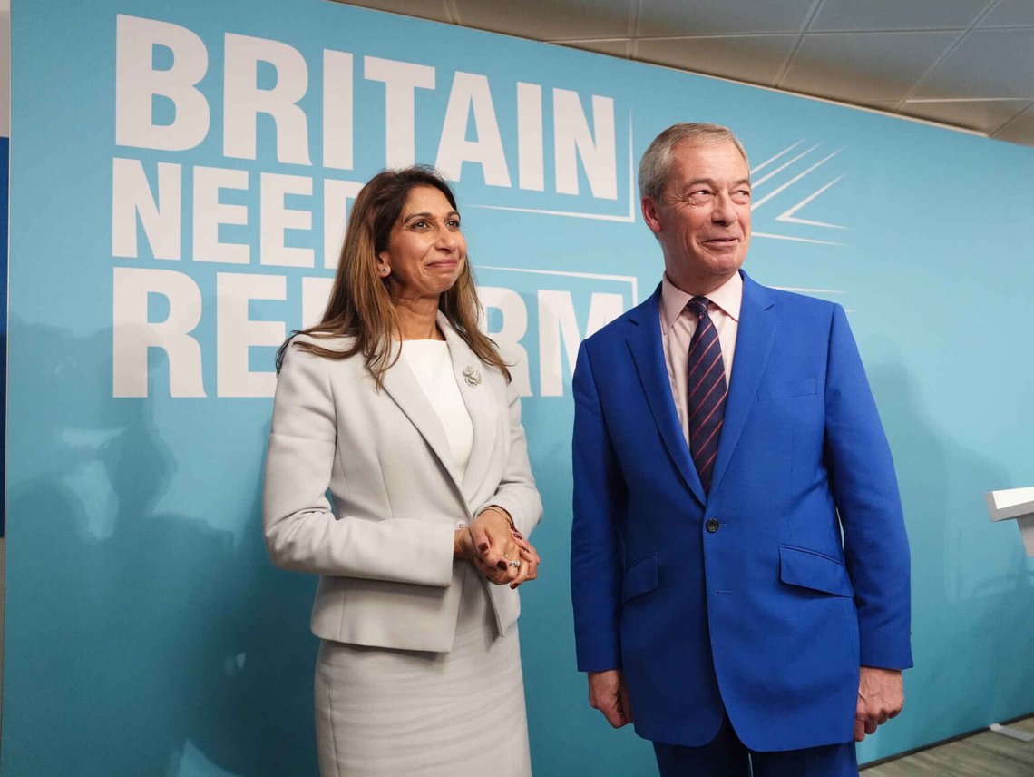 Suella Braverman och Reform UK-ledaren Nigel Farage fotograferade tillsammans vid ett evenemang där Braverman meddelade att hon byter parti. Foto: Jonathan Brady / PA via AP / NTB Suella Braverman och Reform UK-ledaren Nigel Farage fotograferade tillsammans vid ett evenemang där Braverman meddelade att hon byter parti. Foto: Jonathan Brady / PA via AP / NTB