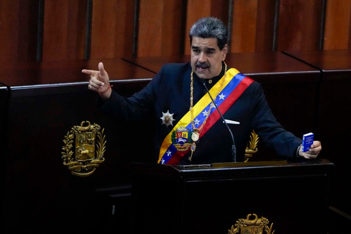 Nicolas Maduro är inte längre president, som på bilden, utan en fånge. Foto: Ariana Cubillos/ AP/ NTB Nicolas Maduro är inte längre president, som på bilden, utan en fånge. Foto: Ariana Cubillos/ AP/ NTB