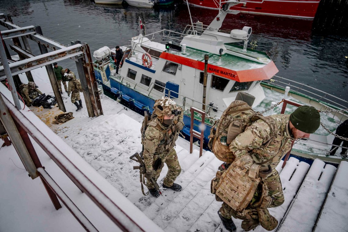 Danska soldater går i land i hamnen i Nuuk, Grönland, söndagen den 18 januari 2026. Den danska militären ökar aktivitetsnivåerna i och runt Grönland i nära samarbete med Nato-allierade. Foto: Mads Claus Rasmussen/ Ritzau Scanpix Danska soldater går i land i hamnen i Nuuk, Grönland, söndagen den 18 januari 2026. Den danska militären ökar aktivitetsnivåerna i och runt Grönland i nära samarbete med Nato-allierade. Foto: Mads Claus Rasmussen/ Ritzau Scanpix