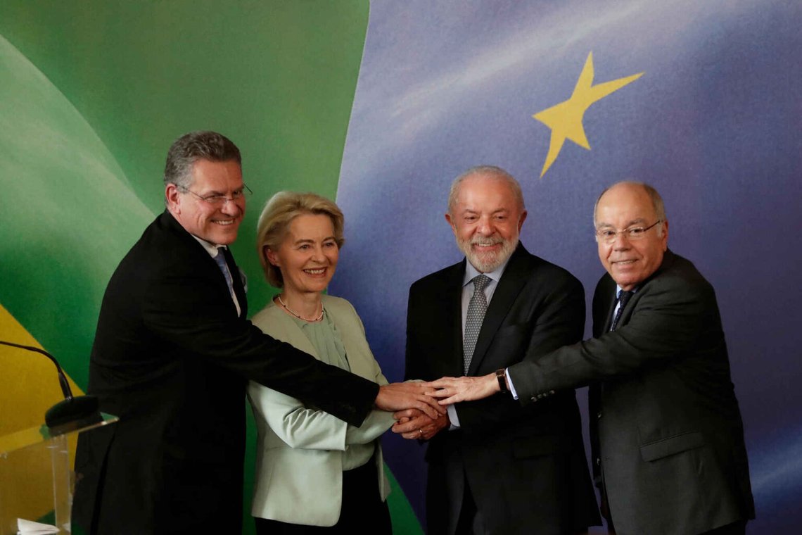 European Commission President Ursula von der Leyen, second from left, poses for photographers with Brazilian President Luiz Inácio Lula da Silva, second from right, Brazilian Foreign Minister Mauro Vieira, right, and EU Commissioner for Trade and Economic Security Maroš Šefčovič, during joint statements after a meeting on the EU-Mercosur trade agreement in Rio de Janeiro, Brazil, Friday, Jan. 16, 2026. Photo: Bruna Prado/ AP Photo European Commission President Ursula von der Leyen, second from left, poses for photographers with Brazilian President Luiz Inácio Lula da Silva, second from right, Brazilian Foreign Minister Mauro Vieira, right, and EU Commissioner for Trade and Economic Security Maroš Šefčovič, during joint statements after a meeting on the EU-Mercosur trade agreement in Rio de Janeiro, Brazil, Friday, Jan. 16, 2026. Photo: Bruna Prado/ AP Photo