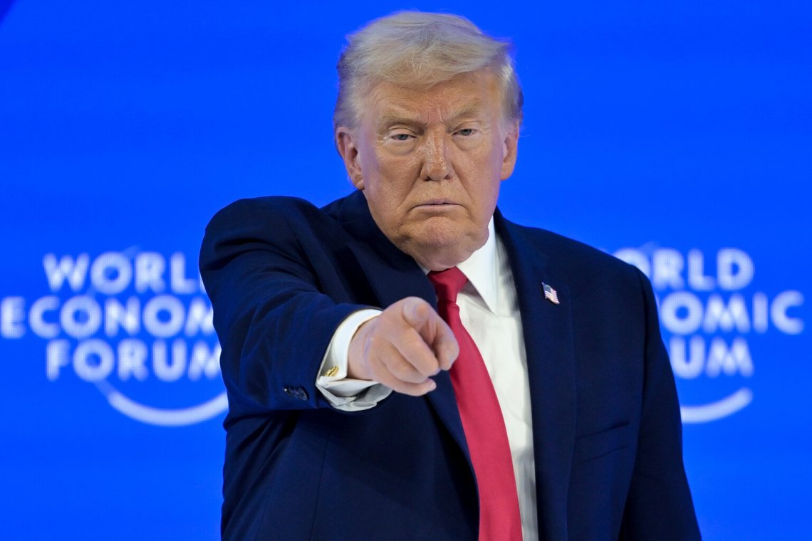 President Donald Trump gör en gest efter sitt speciella tal under Världsekonomiskt forums, WEF, 56:e årliga möte i Davos, Schweiz, onsdagen den 21 januari 2026. Foto: Gian Ehrenzeller/ Keystone via AP President Donald Trump gör en gest efter sitt speciella tal under Världsekonomiskt forums, WEF, 56:e årliga möte i Davos, Schweiz, onsdagen den 21 januari 2026. Foto: Gian Ehrenzeller/ Keystone via AP